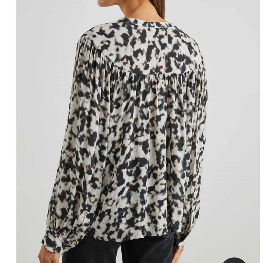 Rails Fable Top In Blurred Cheetah Size Medium - image 2